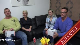 Üvey Babası Evlerine Geldiğinde Hiç Sevmeyen Asyalı Kız Sikini Hissedince Yumuşadı