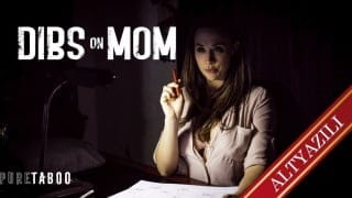 Ev Taşırken Yardım Eden Üvey Kızları Memelerini Yalarken Gören Yetişkin Adamlar