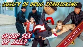 Cadılar Bayramında Üvey Ailenin Tüm Tabuları Yerle Bir Oldu: Herkes Birbirini Sikti